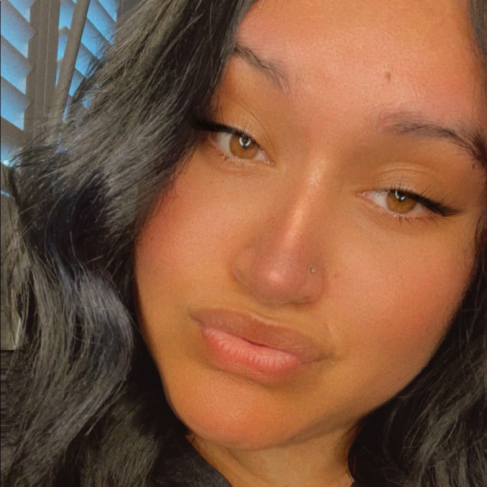 Meet your Posher, Nia